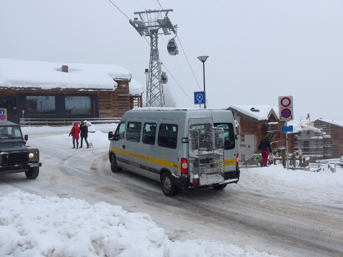 (148'721) - TVB Verbier - VS 302'239 - Renault am 2. Februar 2014 in Verbier, Mdran