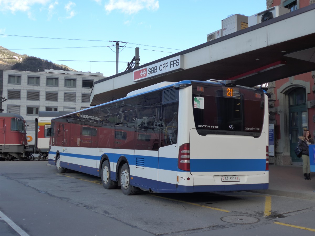 (148'826) - Auf der Maur, Steinen - Nr. 245/SZ 5873 - Mercedes am 9. Februar 2014 beim Bahnhof Arth-Goldau