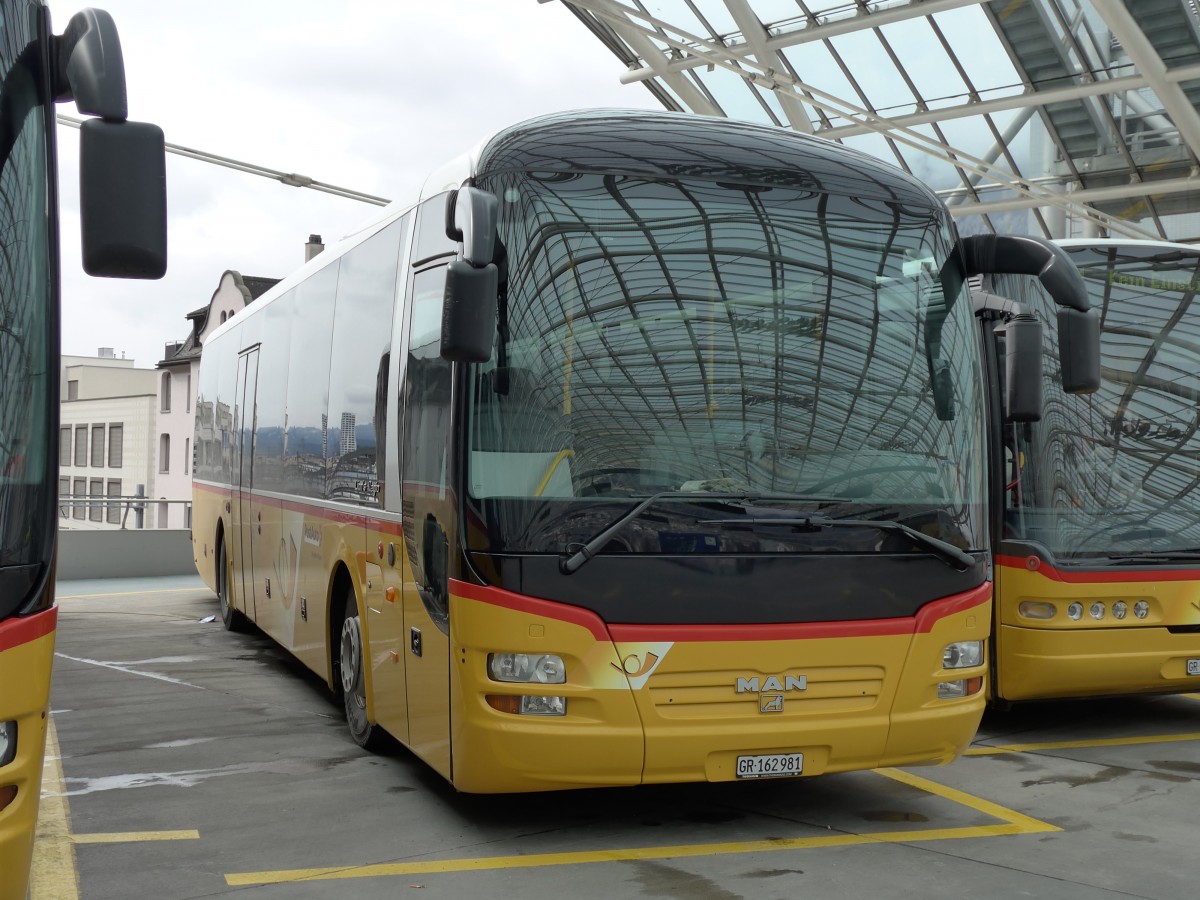 (149'110) - PostAuto Graub�nden - GR 162'981 - MAN am 1. M�rz 2014 in Chur, Postautostation