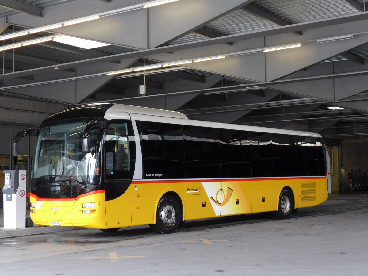 (149'124) - PostAuto Graub�nden - GR 162'977 - MAN am 1. M�rz 2014 in Chur, Garage