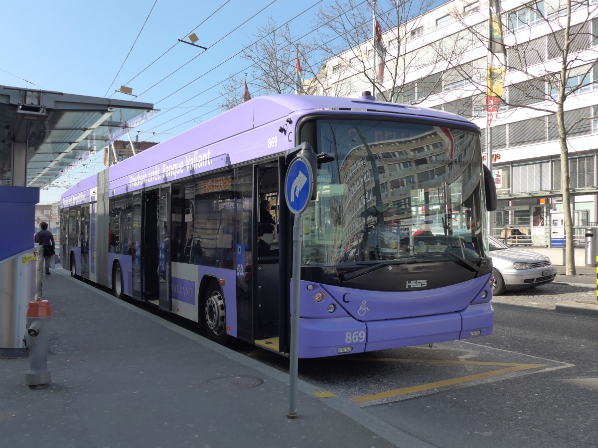 (149'269) - TL Lausanne - Nr. 869 - Hess/Hess Gelenktrolleybus am 9. Mrz 2014 beim Bahnhof Lausanne