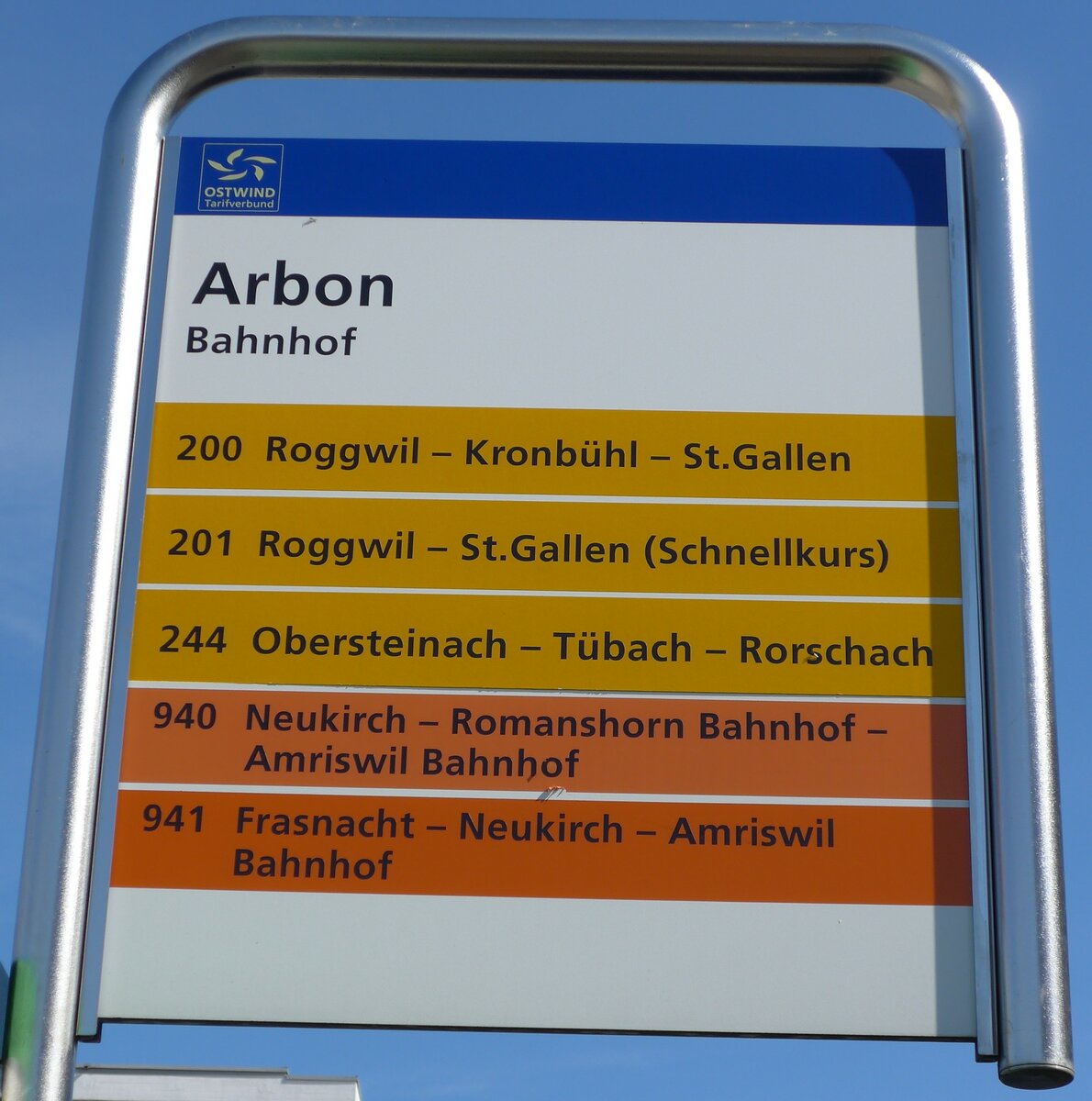 (149'435) - PostAuto/AOT-Haltestellenschild - Arbon, Bahnhof - am 29. M�rz 2014