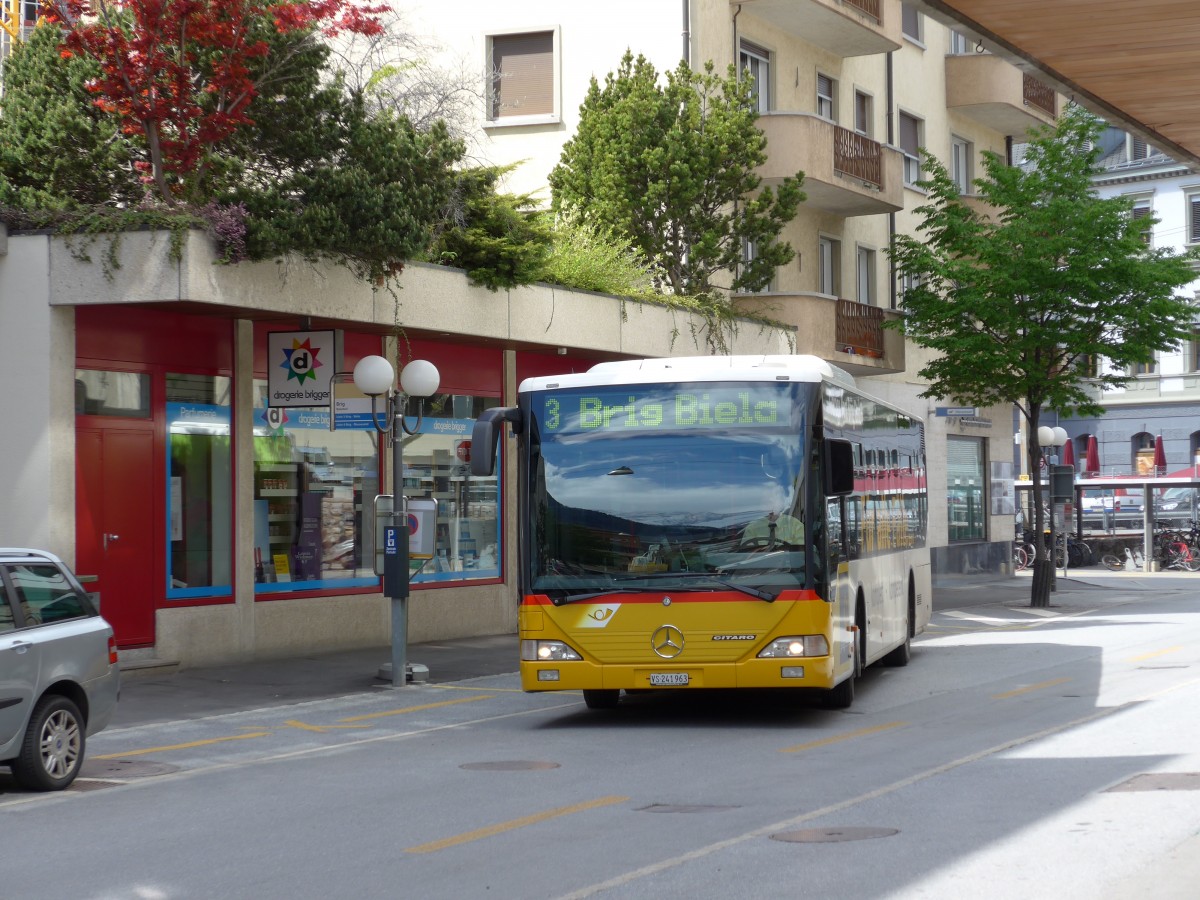 (149'677) - PostAuto Wallis - VS 241'963 - Mercedes am 20. April 2014 beim Bahnhof Brig