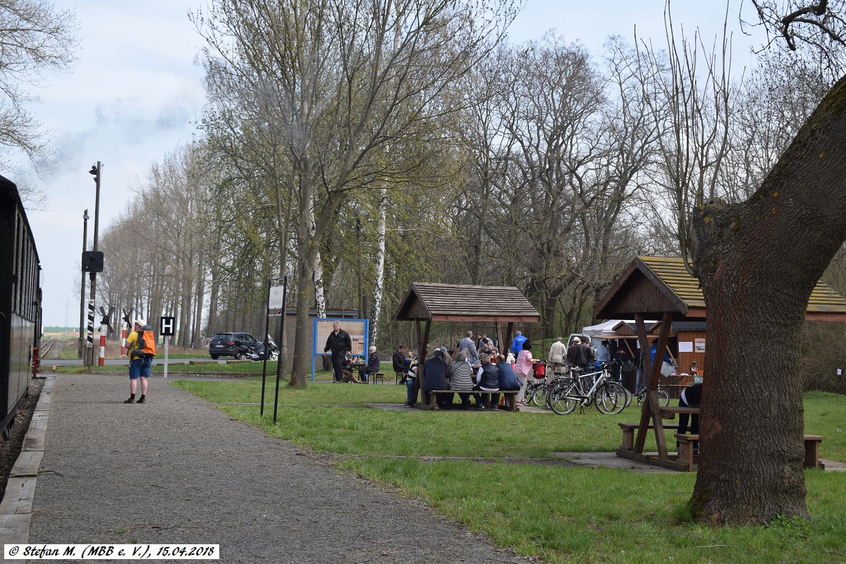 15.04.2018 - Tag der Industriekultur: Ankunft in Zirkelschacht. Hier erfolgt ein 40-Minütiger Aufenthalt zur Haldenbesteigung und zum Essenfassen.
