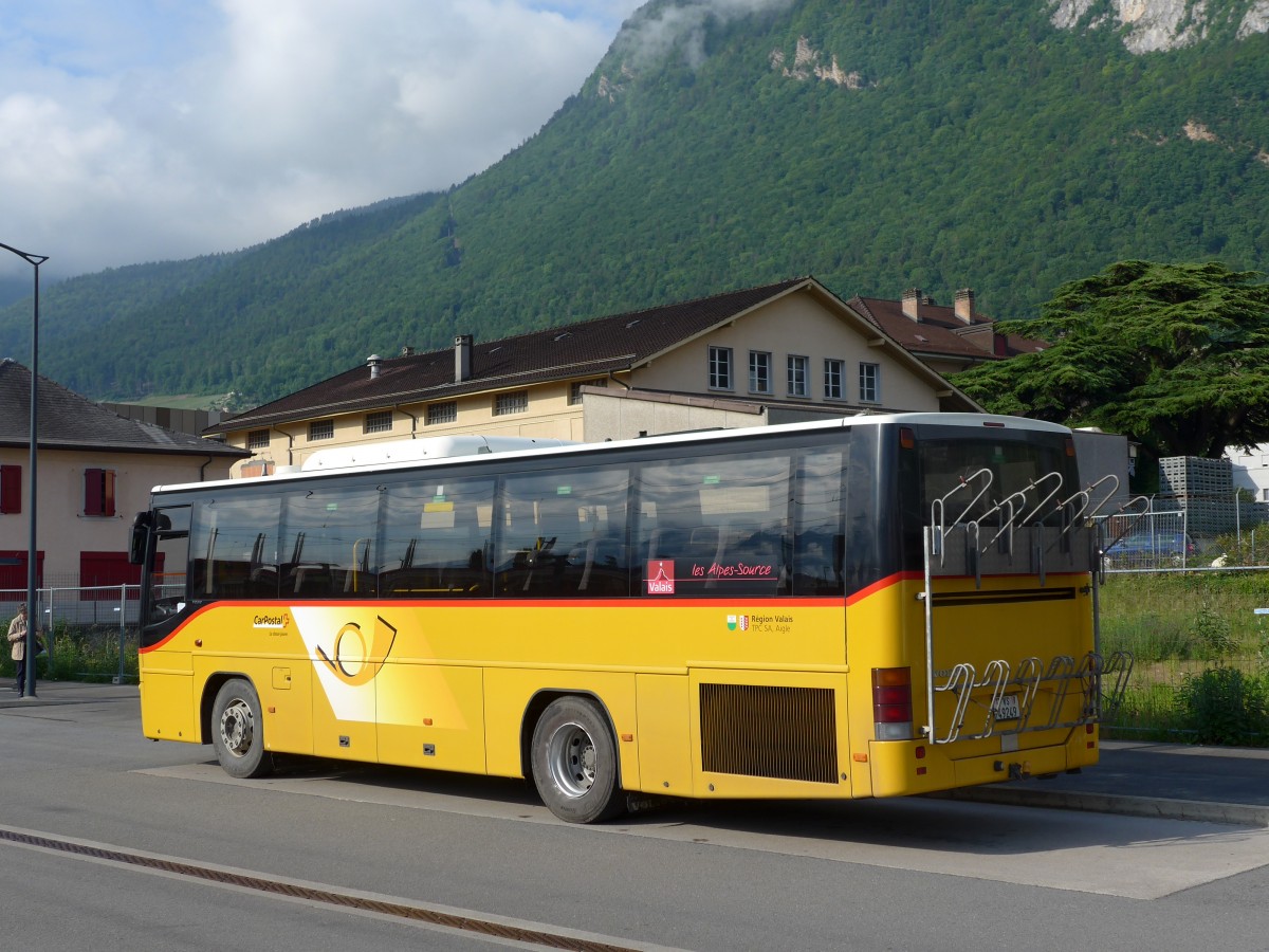 (150'929) - TPC Aigle - VS 49'249 - Volvo am 26. Mai 2014 beim Bahnhof Aigle