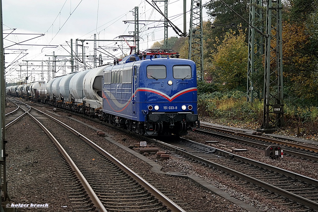 151 033-8 der SRI ist mit einen g�terzug am 21.10.13 durch hh-harburg gefahren