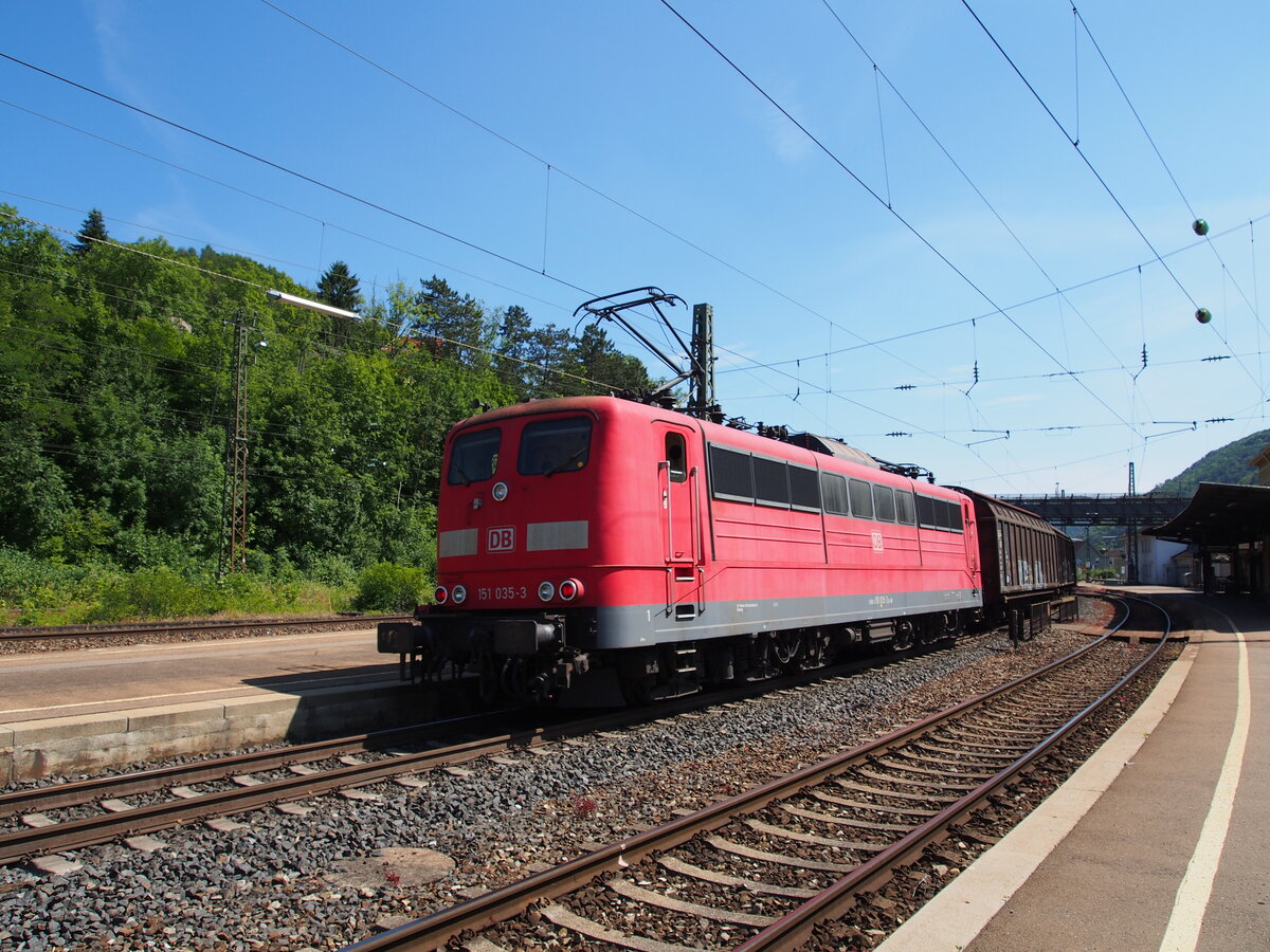 151 035-3 im chubbetrieb in Geislingen / Steige am 22.06.2014.