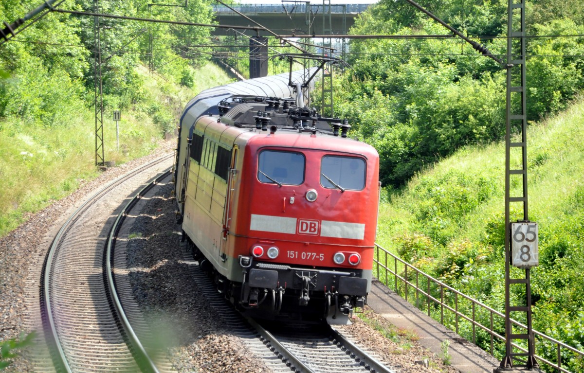 151 077-5 im Schubdienst für einen Güterzug auf der Geislinger Steige am 26.06.2012.