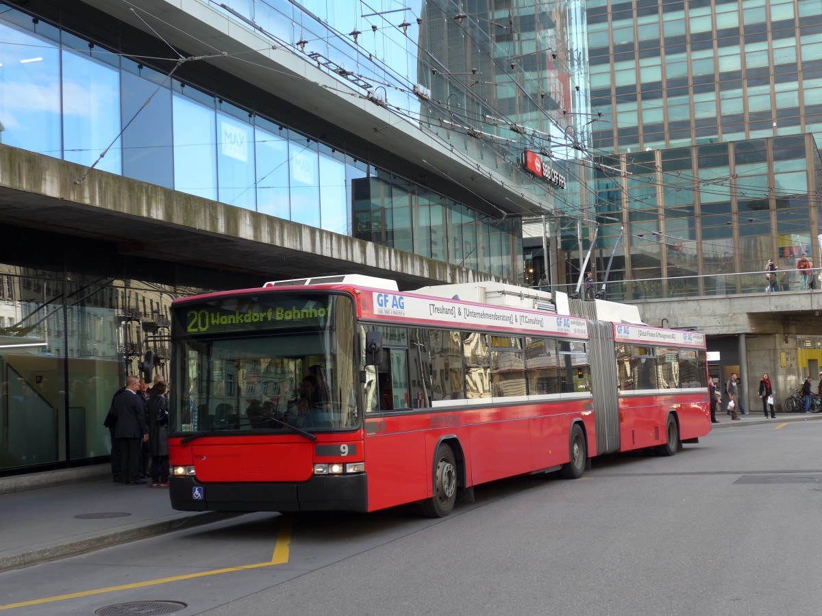 (151'001) - Bernmobil, Bern - Nr. 9 - NAW/Hess Gelenktrolleybus am 28. Mai 2014 beim Bahnhof Bern