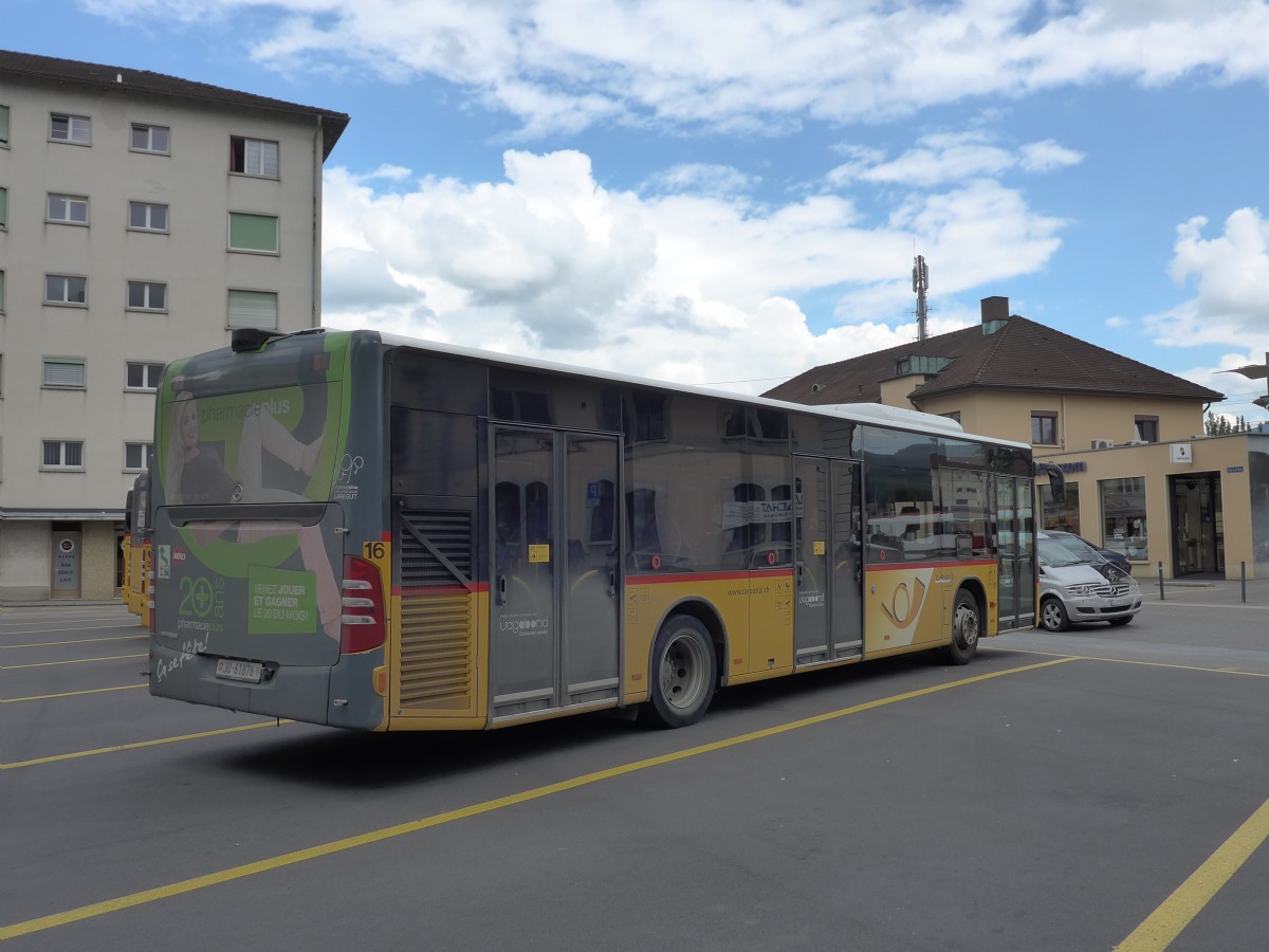 (151'057) - CarPostal Ouest - Nr. 16/JU 61'876 - Mercedes am 29. Mai 2014 in Del�mont, Place de la Poste
