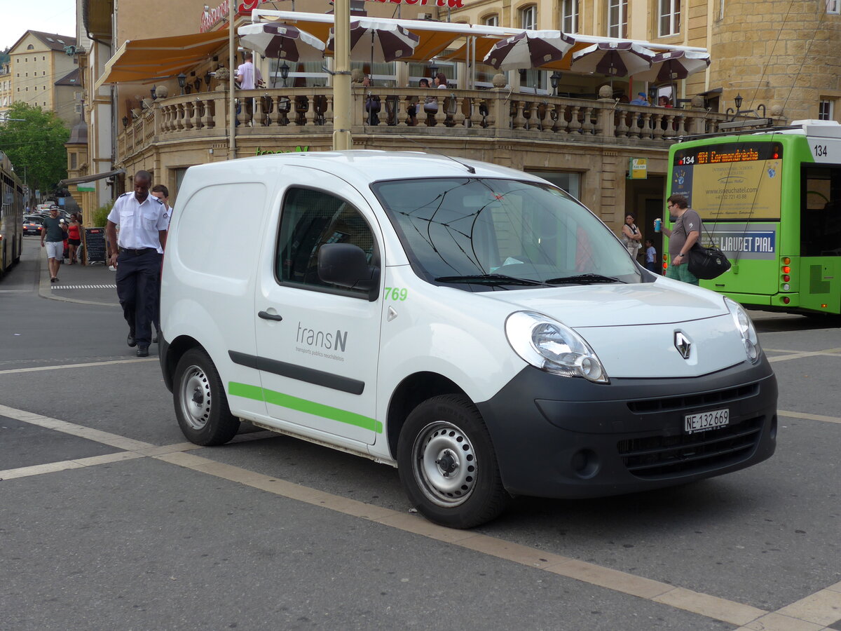 (151'493) - transN, La Chaux-de-Fonds - Nr. 769/NE 132'669 - Renault am 12. Juni 2014 in Neuchtel, Place Pury