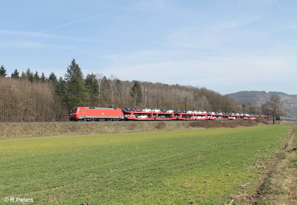 152 054-3 zieht ein Gemischten Güterzug bei Harbach durchs Maintal. 16.03.17