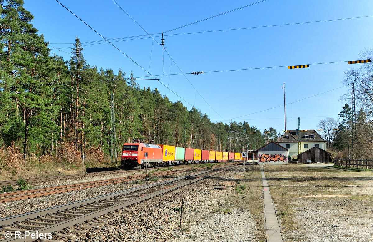 152 062-6 mit Containerzug in Ochenbruck. 09.03.24
