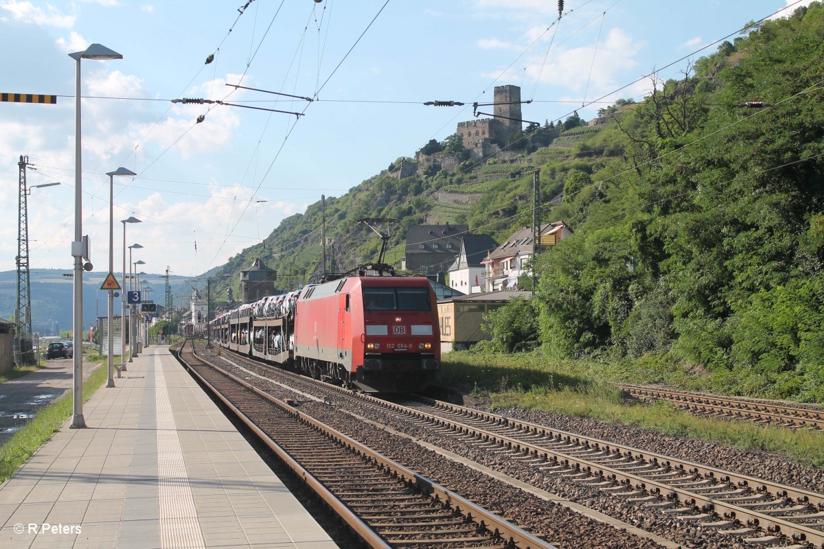 152 094-9 durchfährt Kaub mit einem gemischten Güterzug. 16.07.14