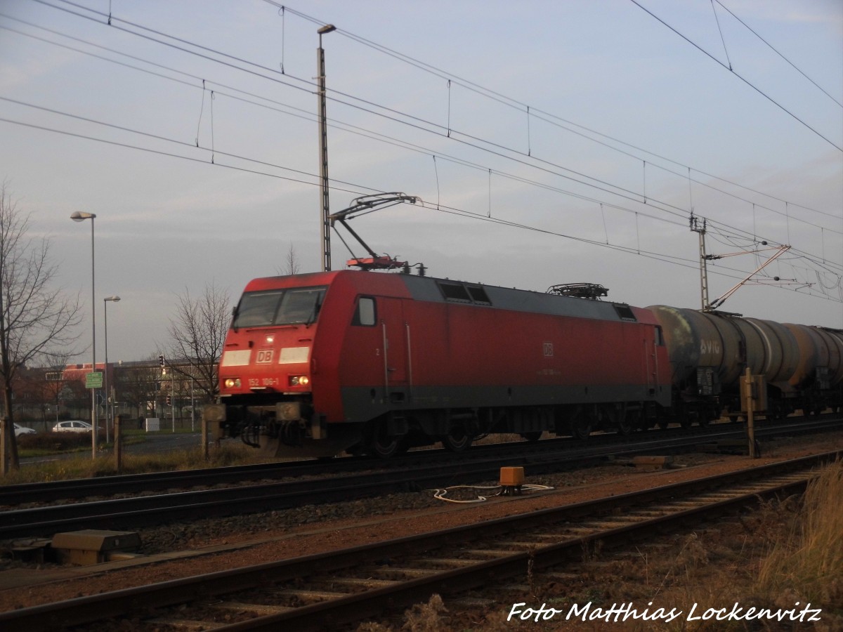 152 106-1 mit einem G�terzug in Delizsch am 15.12.15
