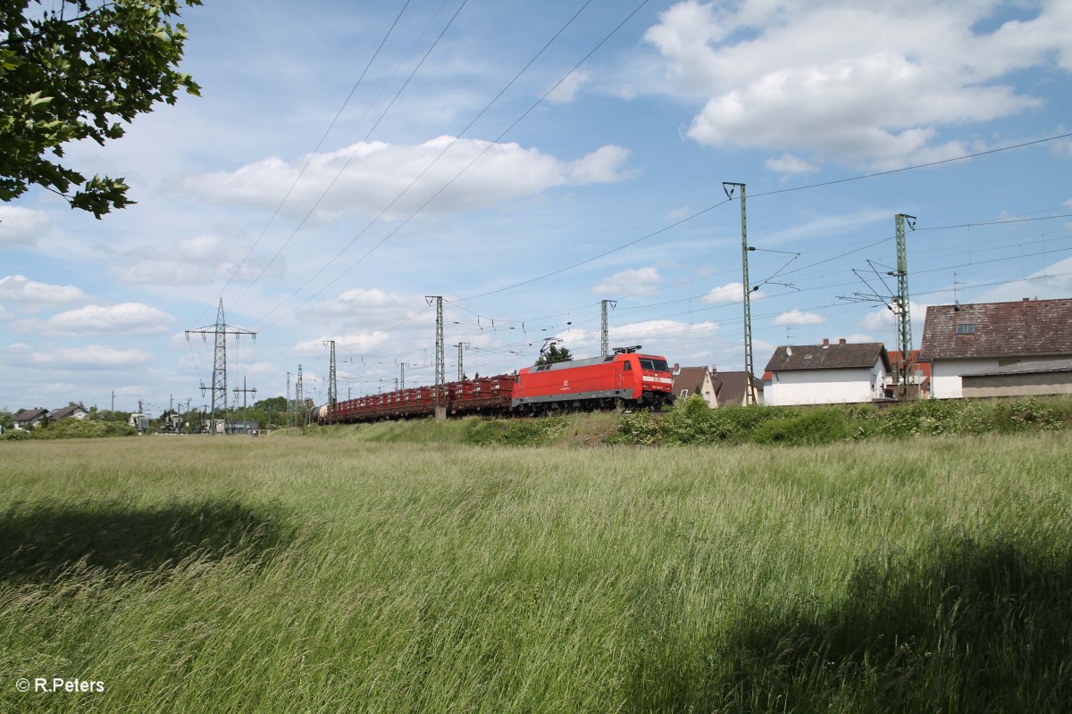 152 142-6 durchfhrt Biblis mit einem gemischten Gterzug in Richtung Mannheim. 19.05.15