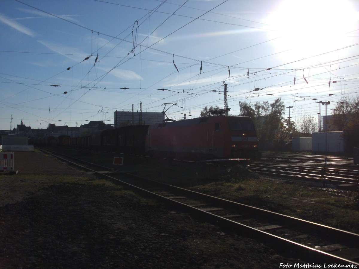 152 149-1 mit einem G�terzug beim verlassen des Bahnhofs Halle (Saale) Hbf am 1.11.14