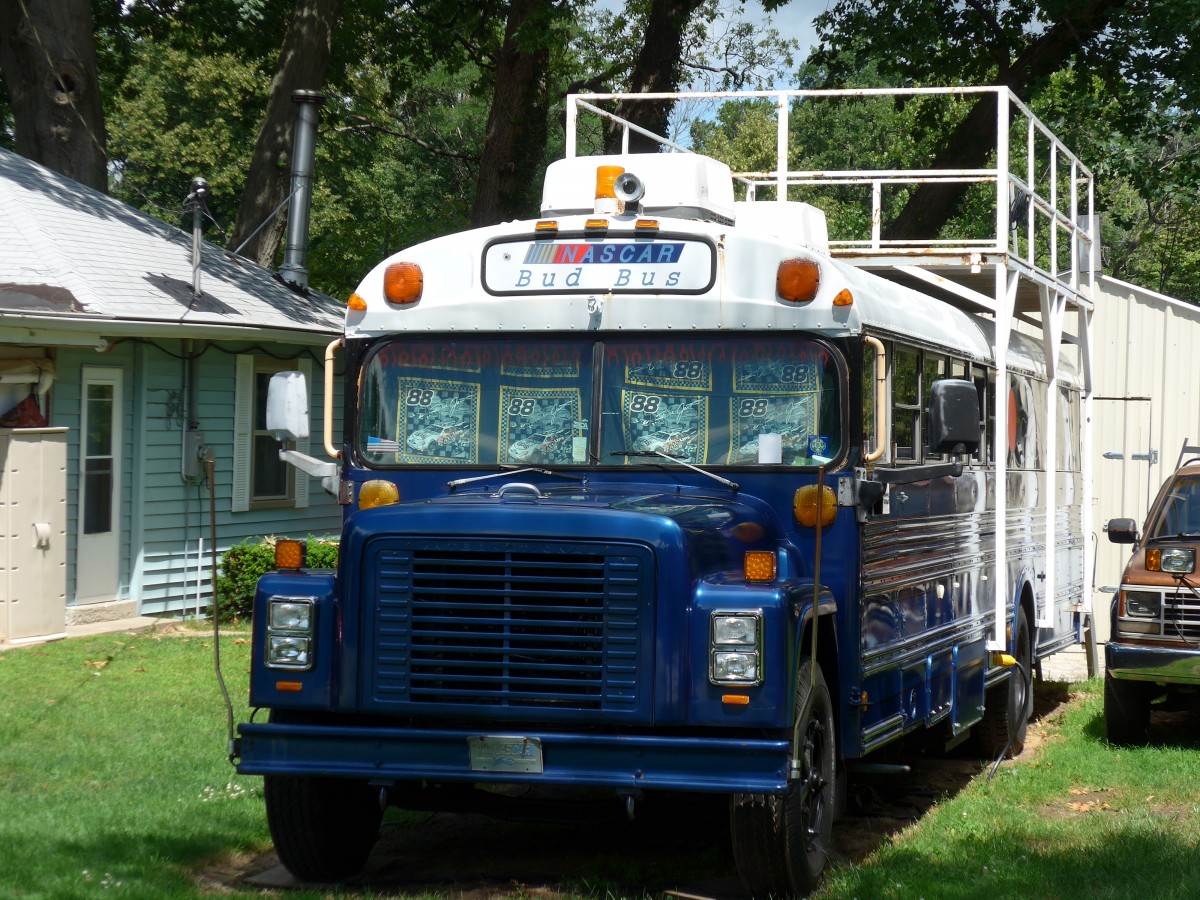 (152'943) - Bud Bus, Bristol - International (ex Schulbus) am 16. Juli 2014 in Bristol