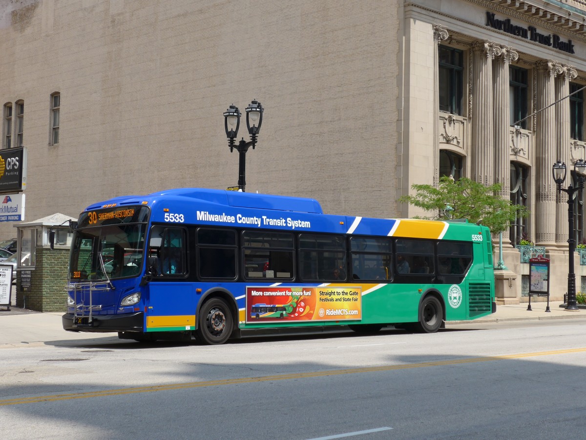 (153'015) - MCTS Milwaukee - Nr. 5533/87'624 - New Flyer am 17. Juli 2014 in Milwaukee