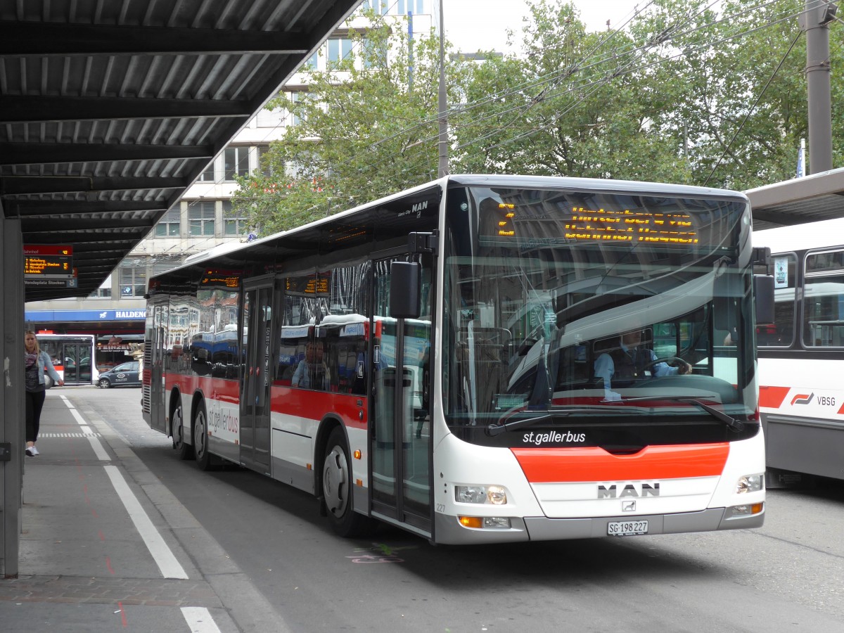 (154'174) - St. Gallerbus, St. Gallen - Nr. 227/SG 198'227 - MAN am 20. August 2014 beim Bahnhof St. Gallen