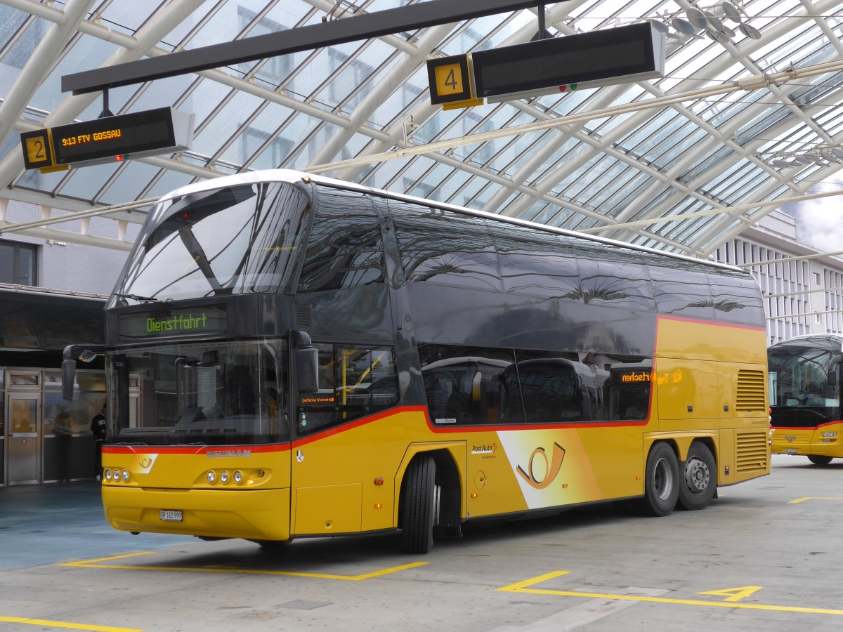 (154'918) - PostAuto Graub�nden - GR 162'999 - Neoplan am 13. September 2014 in Chur, Postautostation