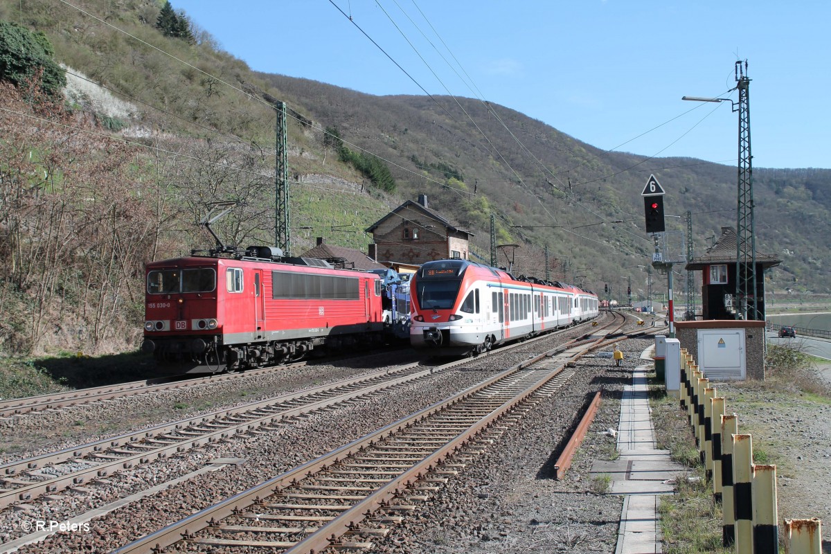 155 030-0 begegnet 303 der Vias in Kaub.20.03.14