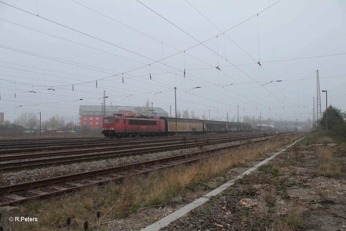 155 068-0 fährt in Leipzig Schönefeld mit einem gemischten Güterzug ein. 29.03.14