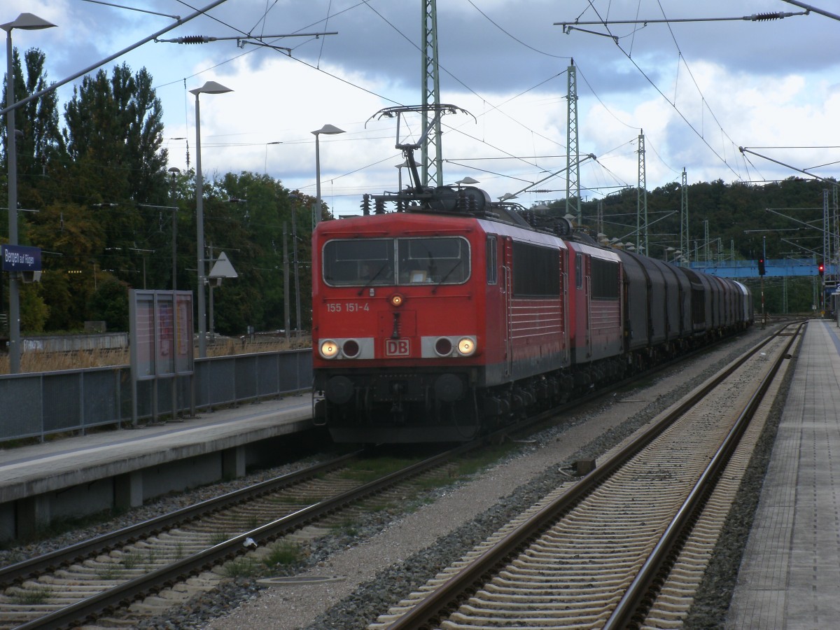 155 151-4 leistete ihrer Schwesterlok 155 126-6,am 28.September 2013,bei der Durchfahrt durch Bergen/Rgen Vorspann.