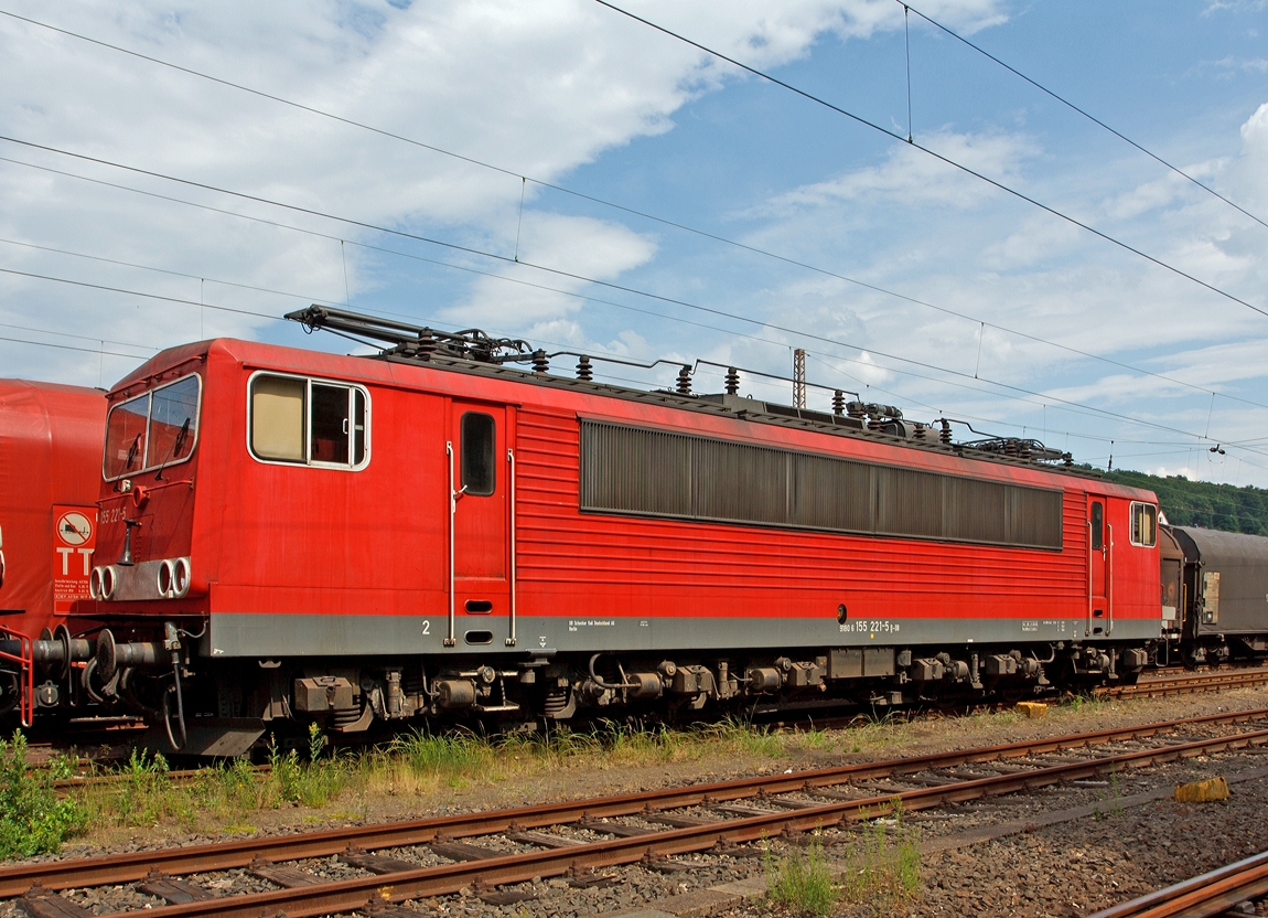 155 221-5 der DB abgestellt am 04.06.2011 abgestellt in Kreuztal.