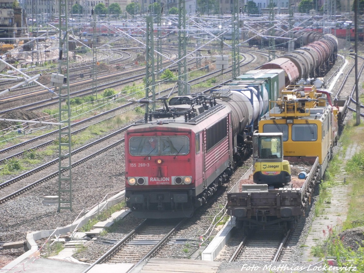 155 260 mit einem G�terzug unterwegs nach Bitterfeld am 10.6.15