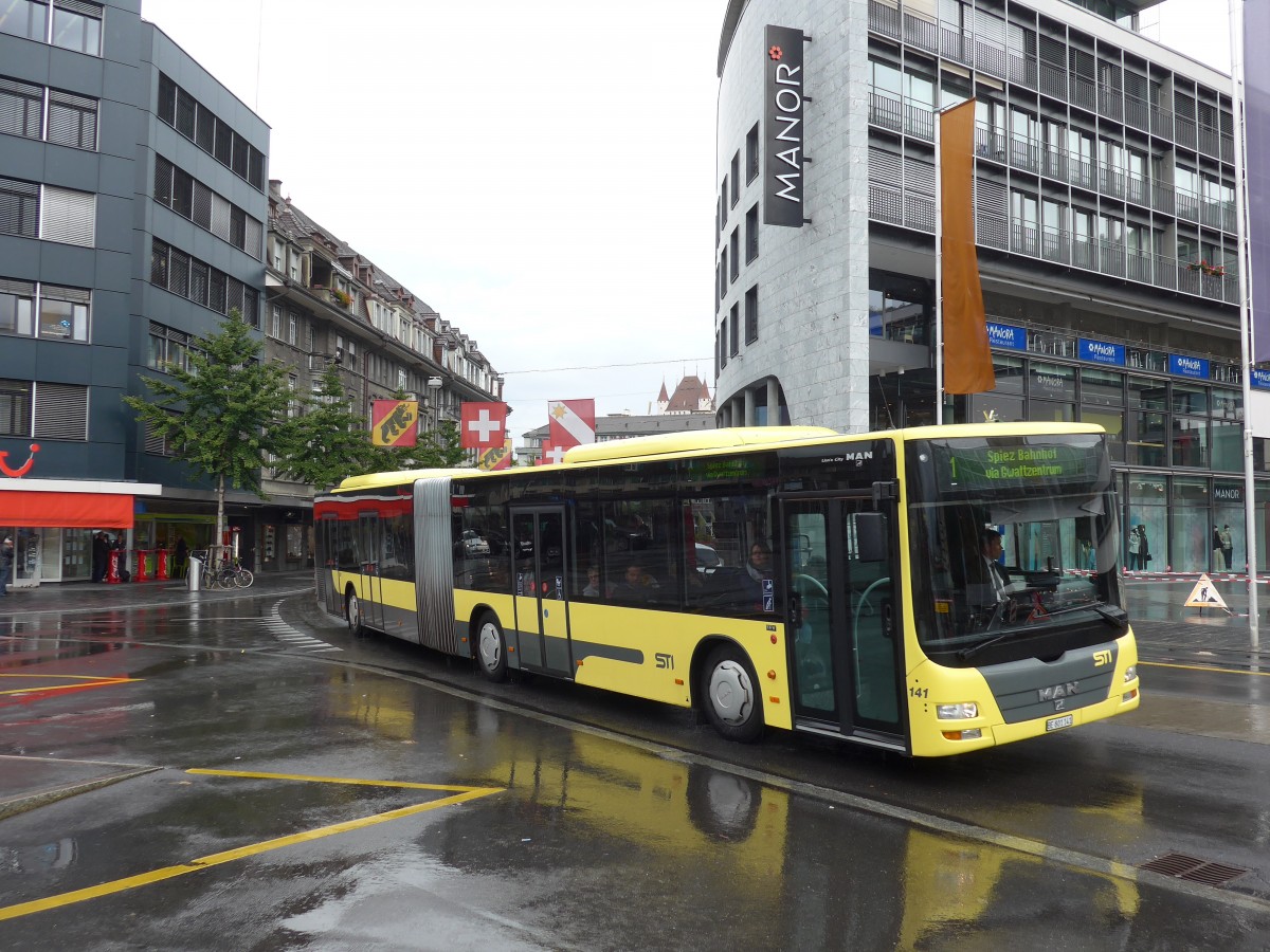 (155'702) - STI Thun - Nr. 141/BE 801'141 - MAN am 13. Oktober 2014 beim Bahnhof Thun