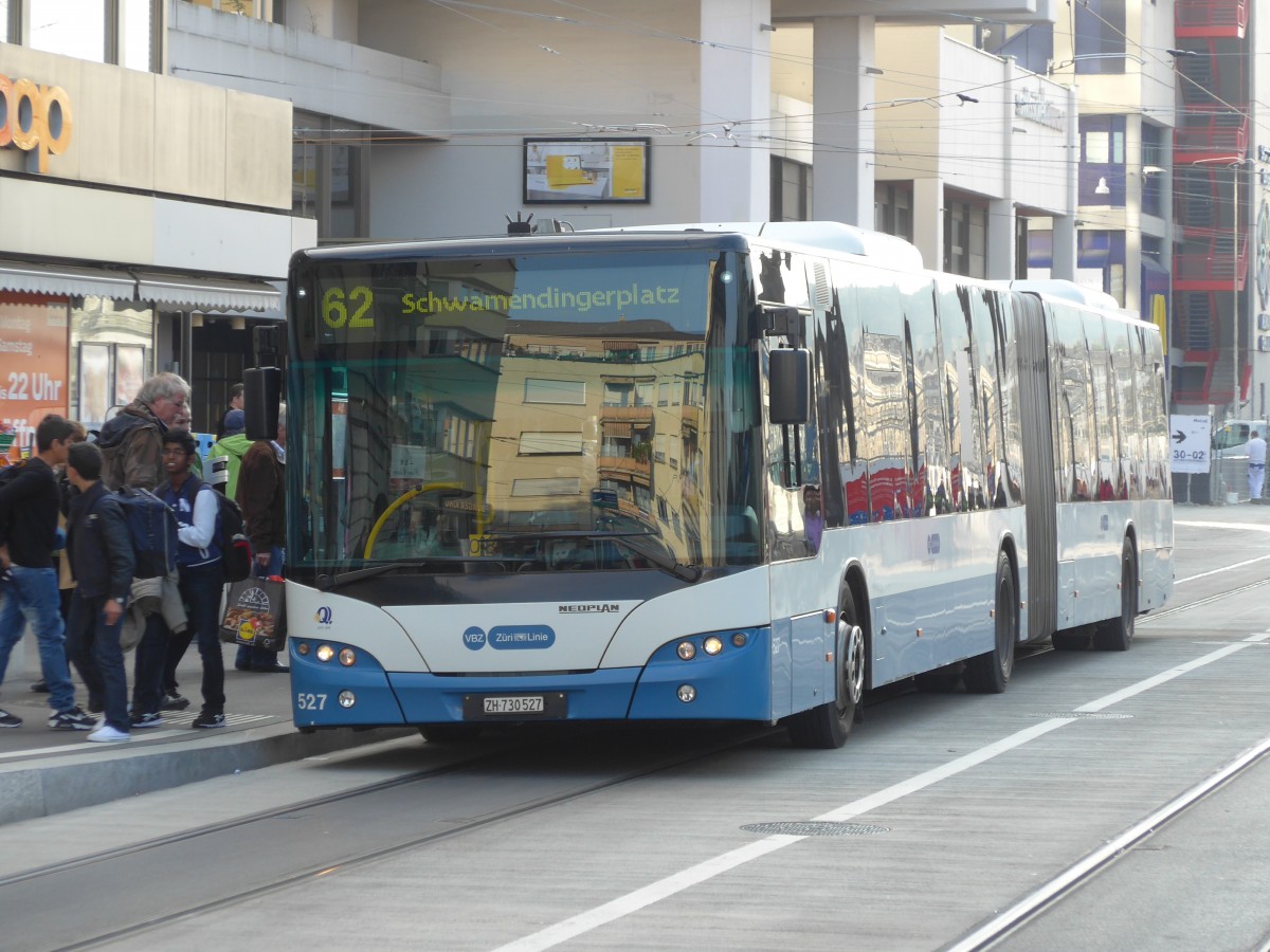 (156'282) - VBZ Z�rich - Nr. 527/ZH 730'527 - Neoplan am 28. Oktober 2014 beim Bahnhof Z�rich-Oerlikon