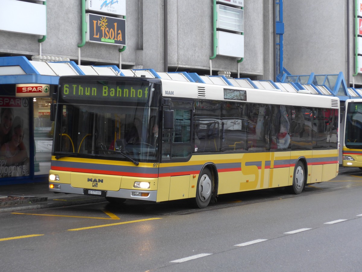 (156'491) - STI Thun - Nr. 97/BE 577'097 - MAN am 10. November 2014 in Thun, Postbr�cke