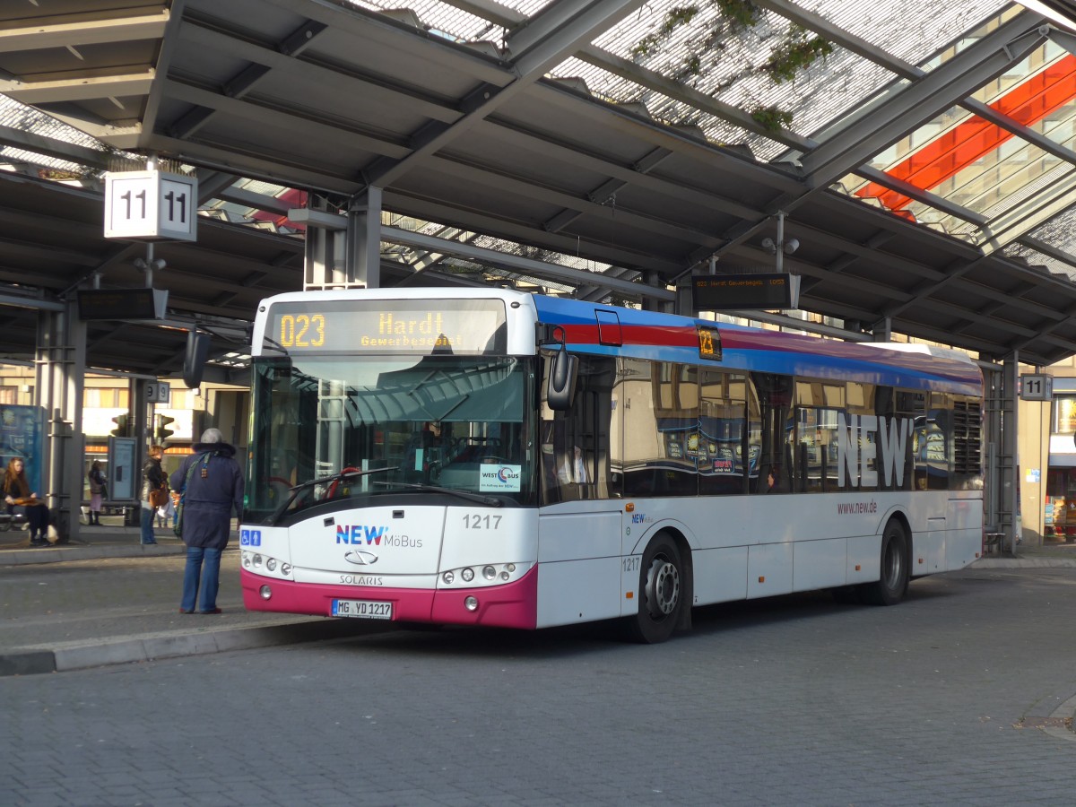 (157'296) - M�Bus, M�nchengladbach - Nr. 1217/MG-YD 1217 - Solaris am 22. November 2014 beim Hauptbahnhof M�nchengladbach