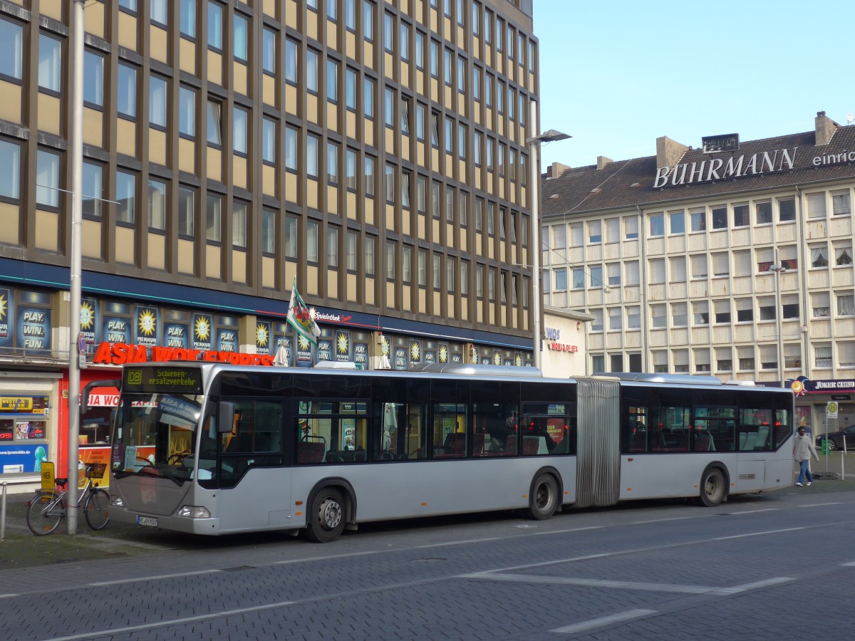(157'330) - Hillmann, Dormagen - NE-KH 9087 - Mercedes am 22. November 2014 beim Hauptbahnhof M�nchengladbach