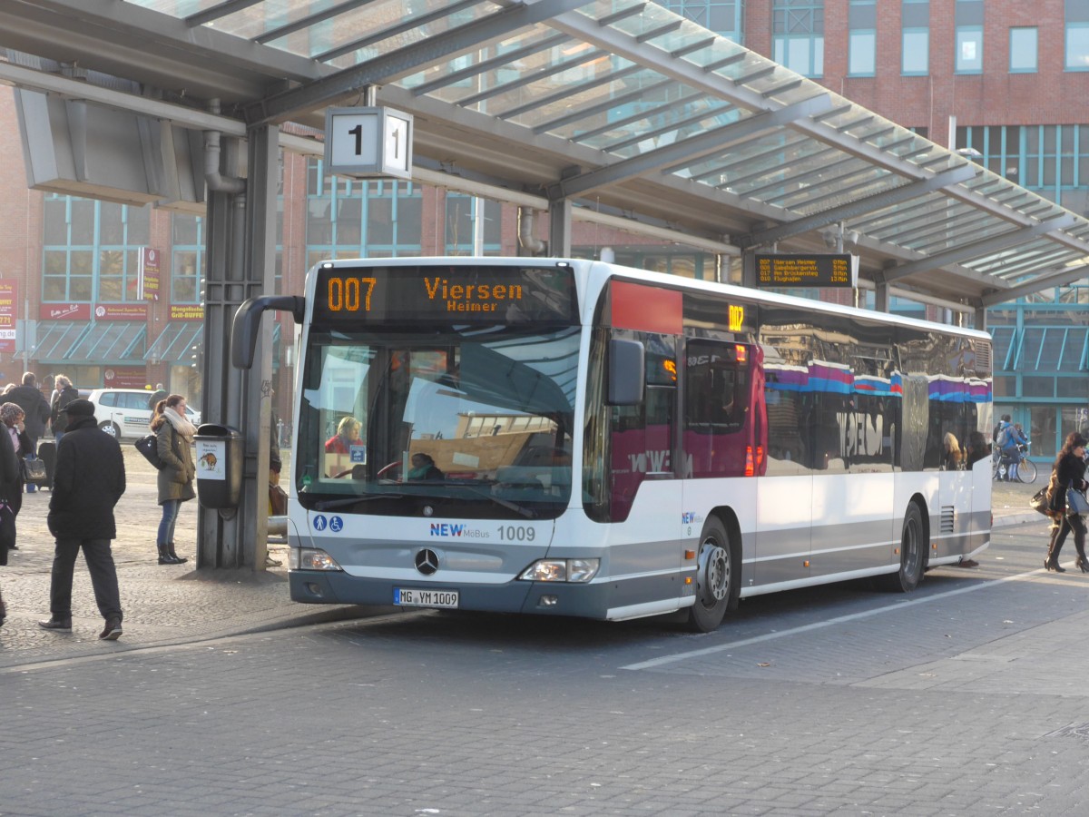 (157'335) - M�Bus, M�nchengladbach - Nr. 1009/MG-YM 1009 - Mercedes am 22. November 2014 beim Hauptbahnhof M�nchengladbach