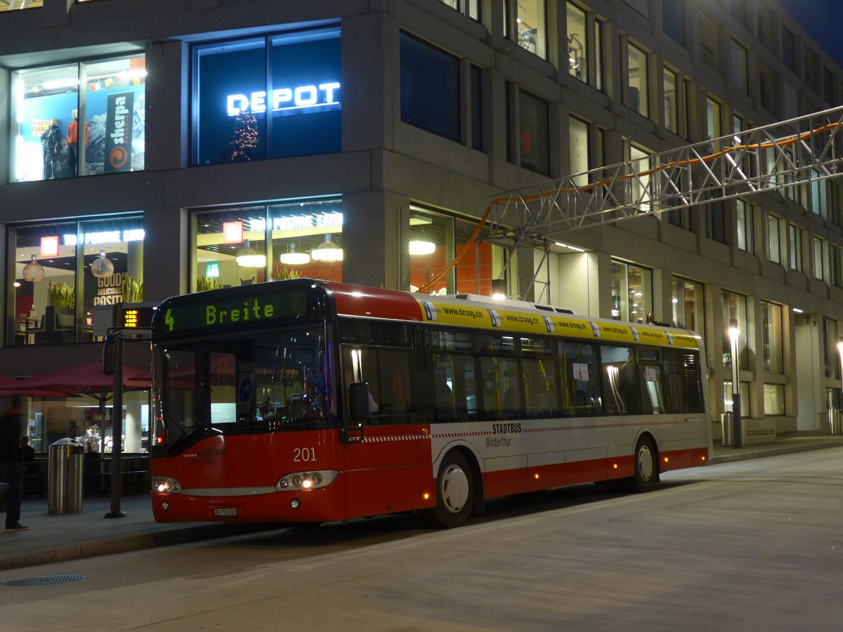 (157'571) - SW Winterthur - Nr. 201/ZH 719'201 - Solaris am 26. November 2014 beim Hauptbahnhof Winterthur