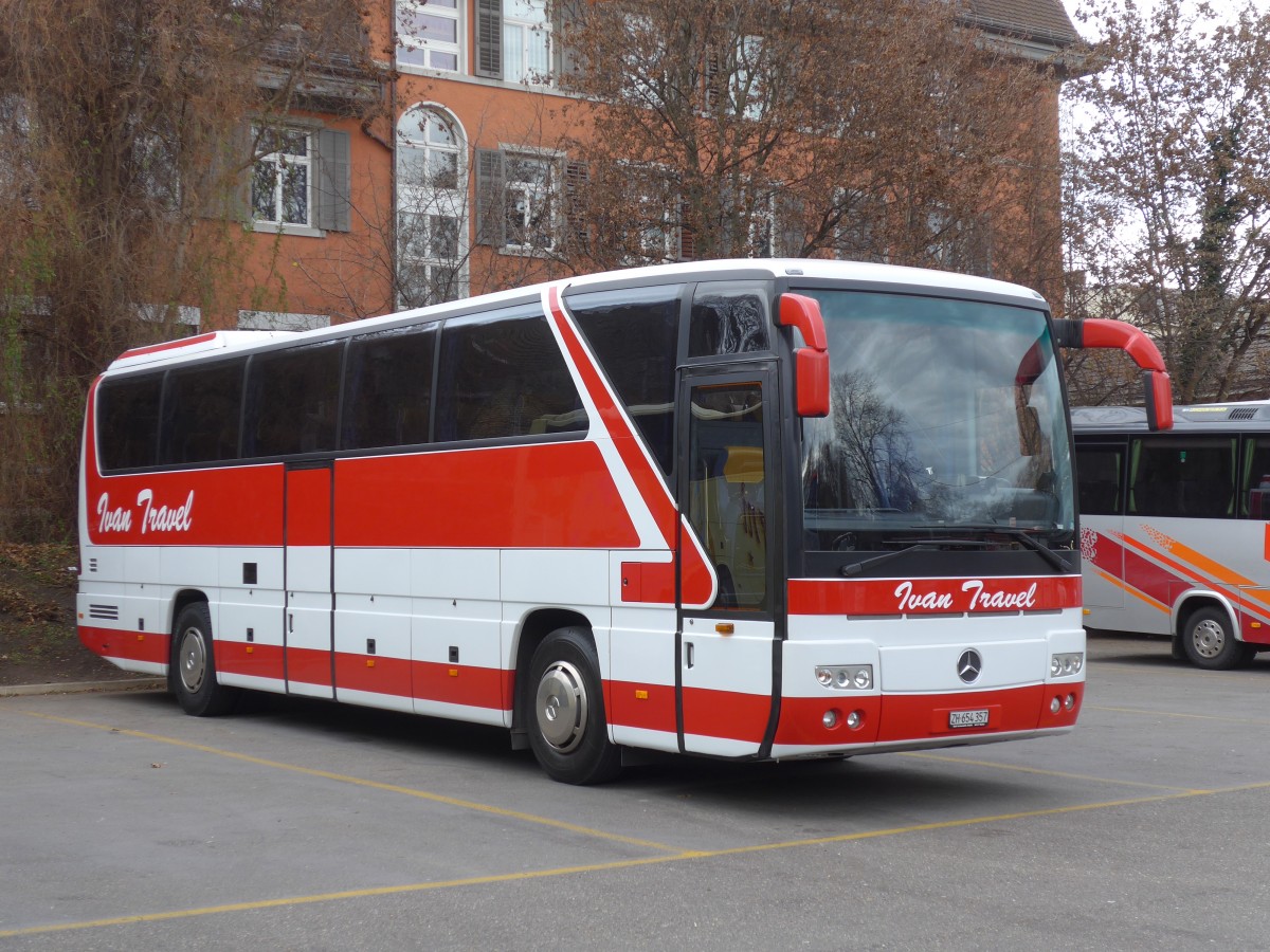 (157'756) - Ivan Travel, Wallisellen - ZH 654'357 - Mercedes am 14. Dezember 2014 in Z�rich, Sihlquai