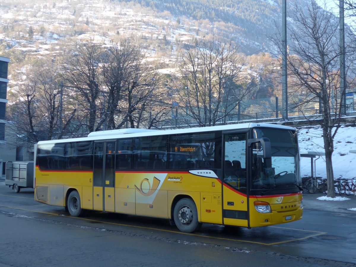 (158'106) - PostAuto Wallis - VS 403'660 - Setra am 1. Januar 2015 beim Bahnhof Brig