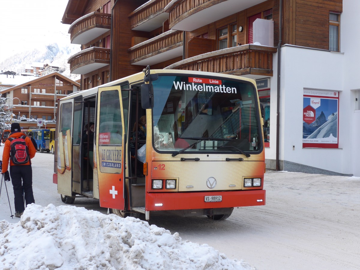 (158'400) - OBZ Zermatt - Nr. 12/VS 98'912 - Vetter am 18. Januar 2015 beim Bahnhof Zermatt