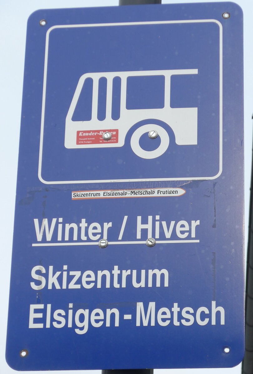 (158'492) - Kander-Reisen-Haltestellenschild - Frutigen, Bahnhof am 24. Januar 2015