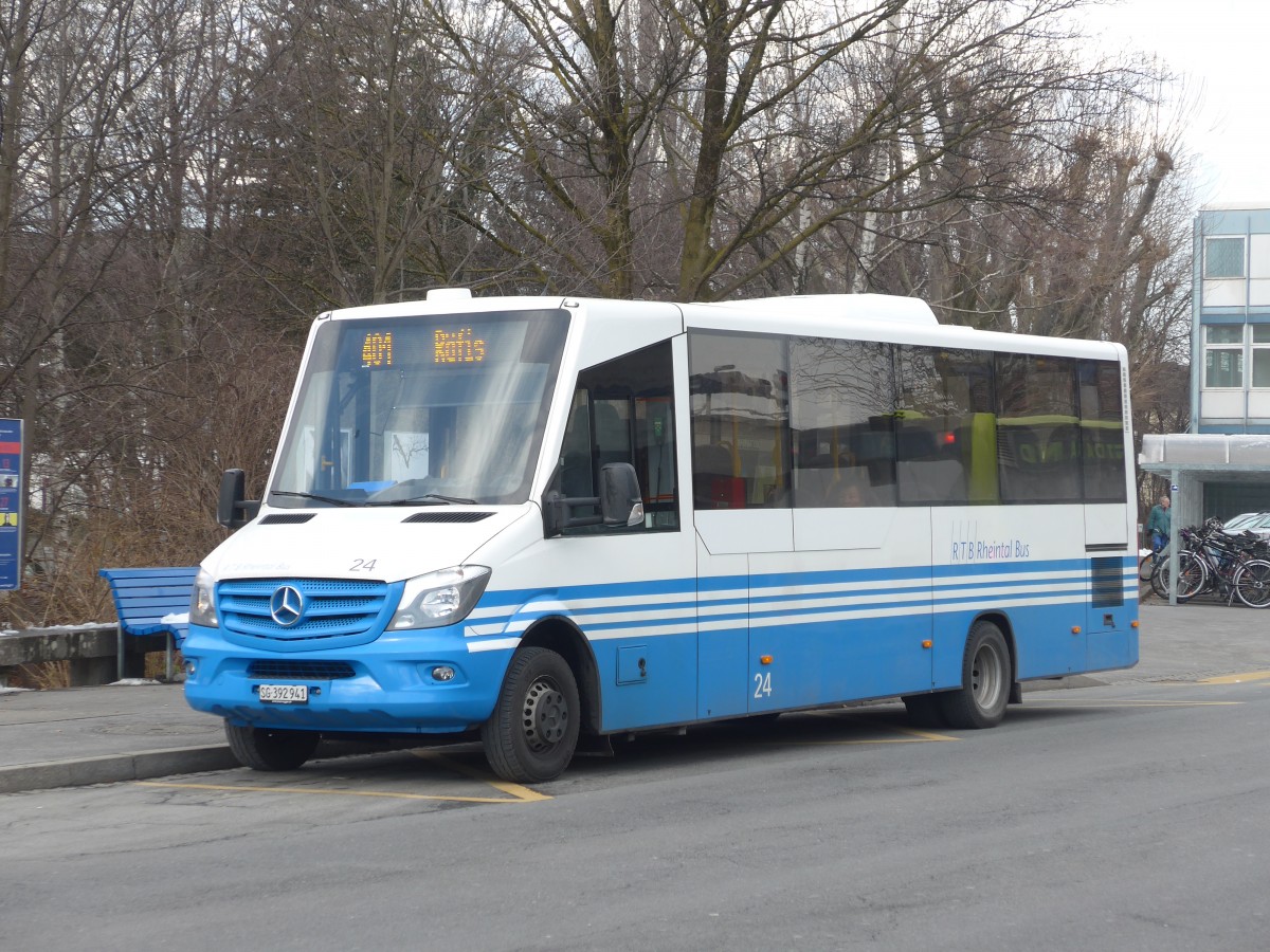 (158'721) - RTB Altst�tten - Nr. 24/SG 392'941 - Mercedes/Kutsenits am 14. Februar 2015 beim Bahnhof Buchs