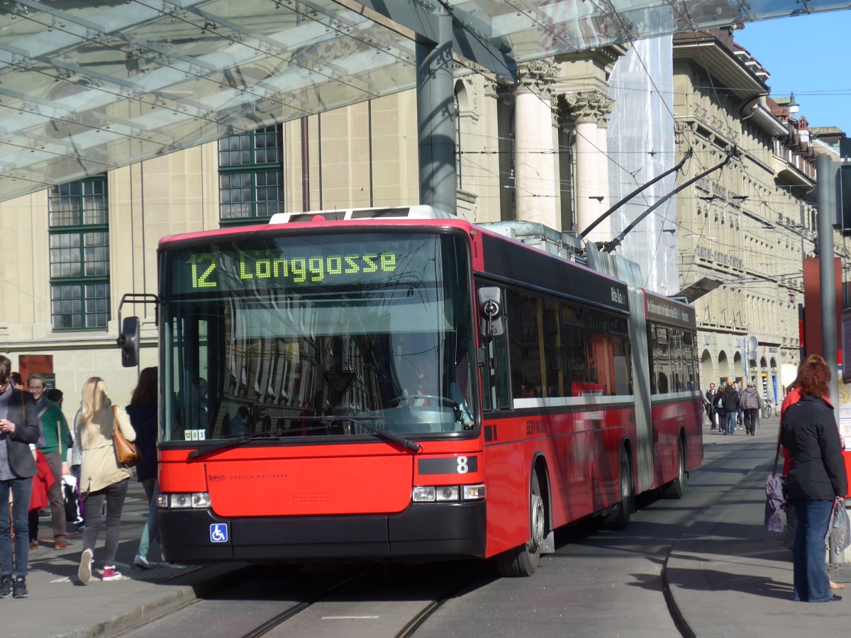 (159'031) - Bernmobil, Bern - Nr. 8 - NAW/Hess Gelenktrolleybus am 9. M�rz 2015 beim Bahnhof Bern