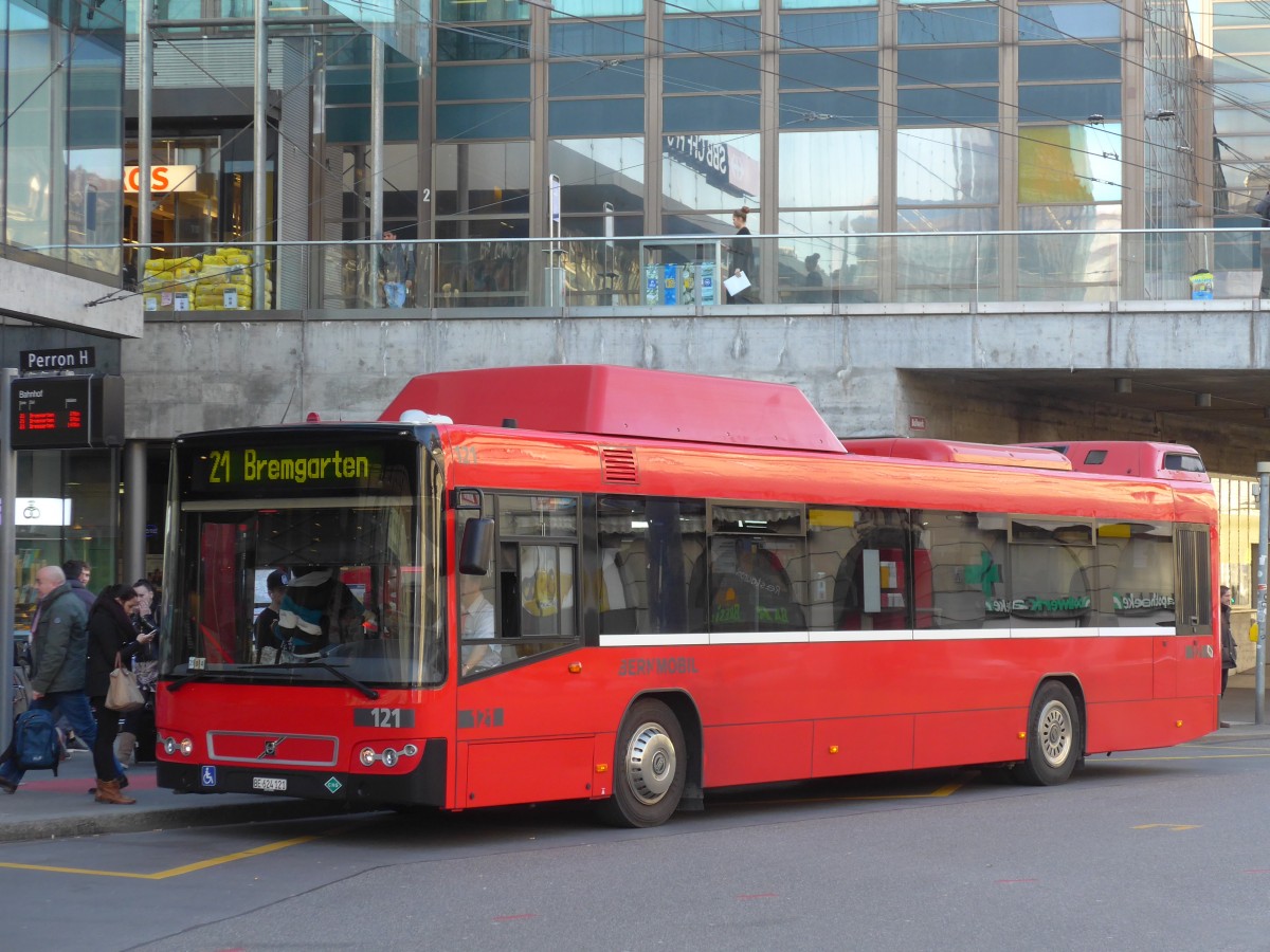 (159'057) - Bernmobil, Bern - Nr. 121/BE 624'121 - Volvo am 9. M�rz 2015 beim Bahnhof Bern