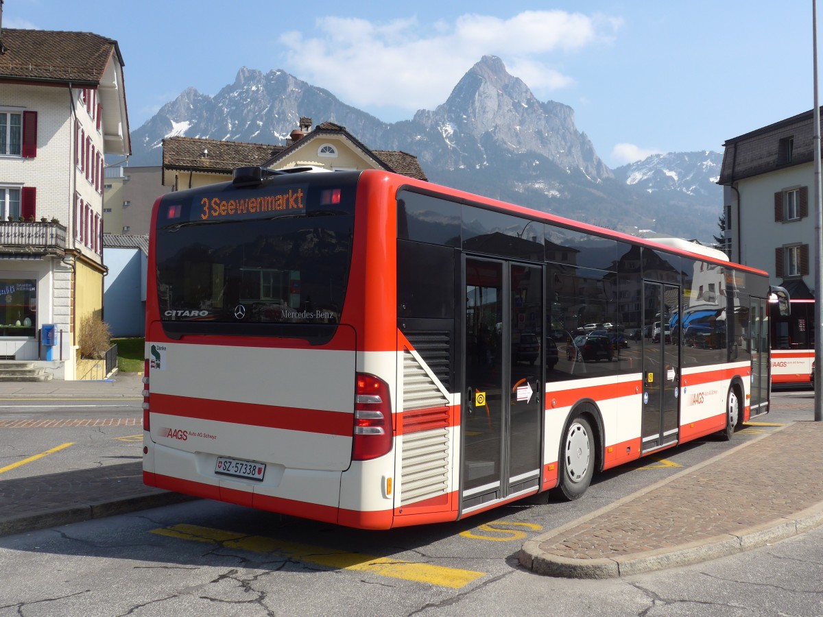 (159'334) - AAGS Schwyz - Nr. 38/SZ 57'338 - Mercedes am 18. M�rz 2015 beim Bahnhof Schwyz