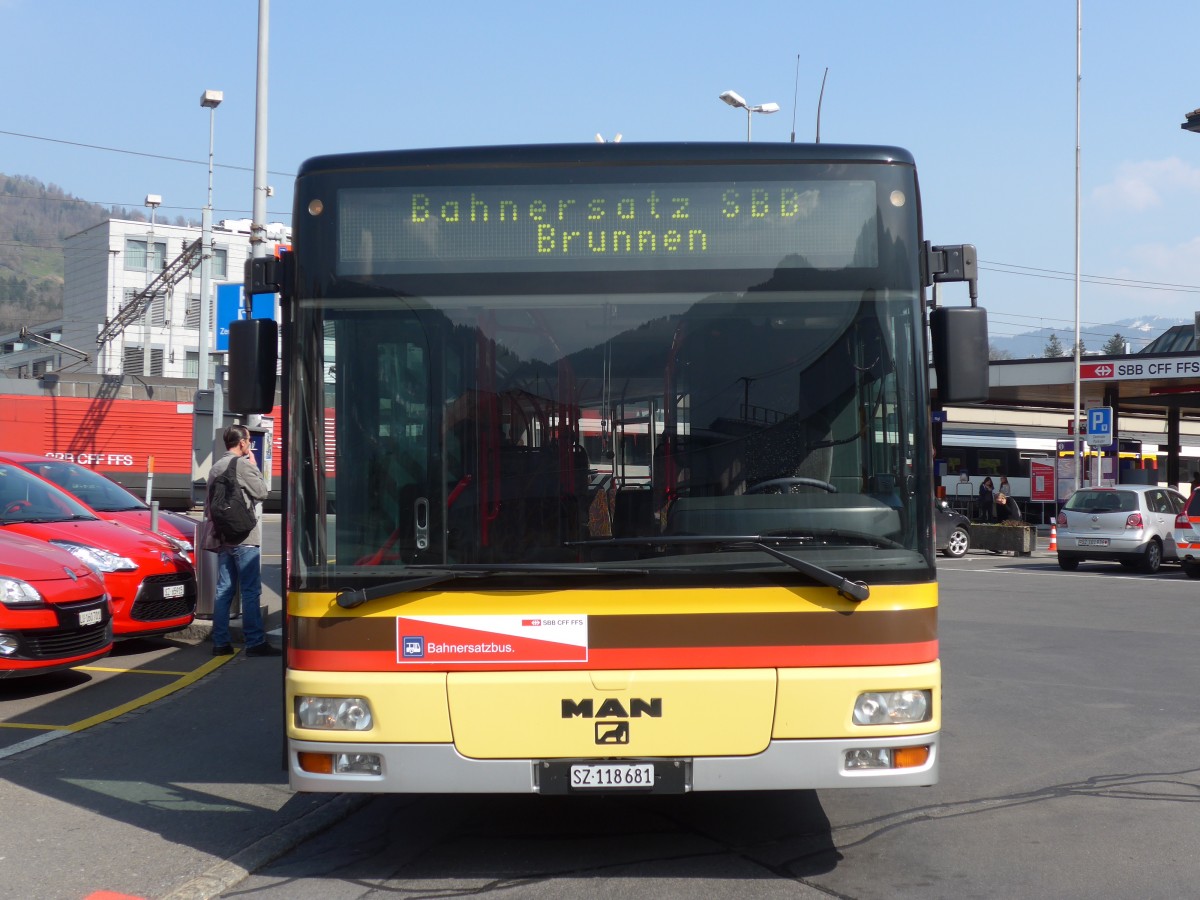 (159'347) - AAGS Schwyz - Nr. 81/SZ 118'681 - MAN (ex STI Thun Nr. 90) am 18. M�rz 2015 beim Bahnhof Arth-Goldau