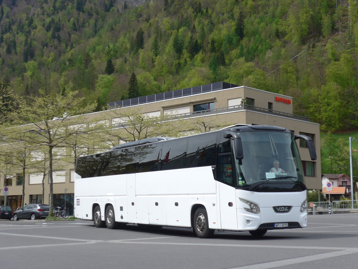 (160'116) - Aus Polen: ??? - WPI HP90 - VDL am 26. April 2015 beim Bahnhof Interlaken Ost