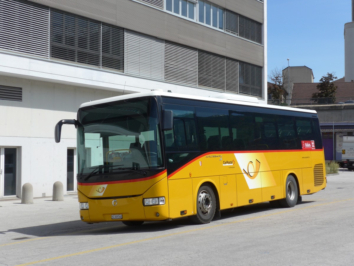 (160'402) - PostAuto Wallis - Nr. 14/VS 309'540 - Irisbus (ex Theytaz, Sion) am 10. Mai 2015 beim Bahnhof Sion