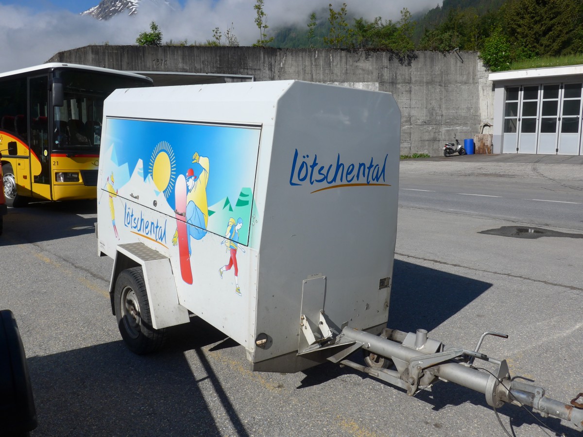 (161'069) - Jaggi, Kippel - VS 51'995 - Zbinden Gep�ckanh�nger am 27. Mai 2015 in Kippel, Garage