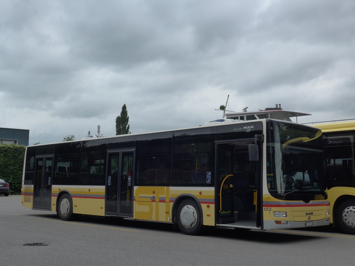 (162'018) - STI Thun - Nr. 123/BE 700'123 - MAN am 9. Juni 2015 bei der Schiffl�ndte Thun